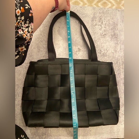 Vintage Original Harvey’s Black Seatbelt Zip Top Tote With Feet - Picture 3 of 11